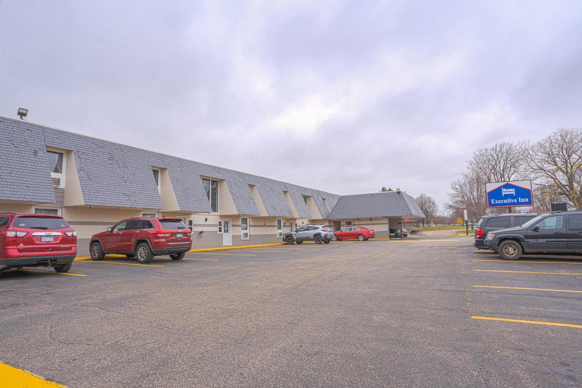 Executive Inn By Belvilla Owatonna Hwy 35 Exterior foto